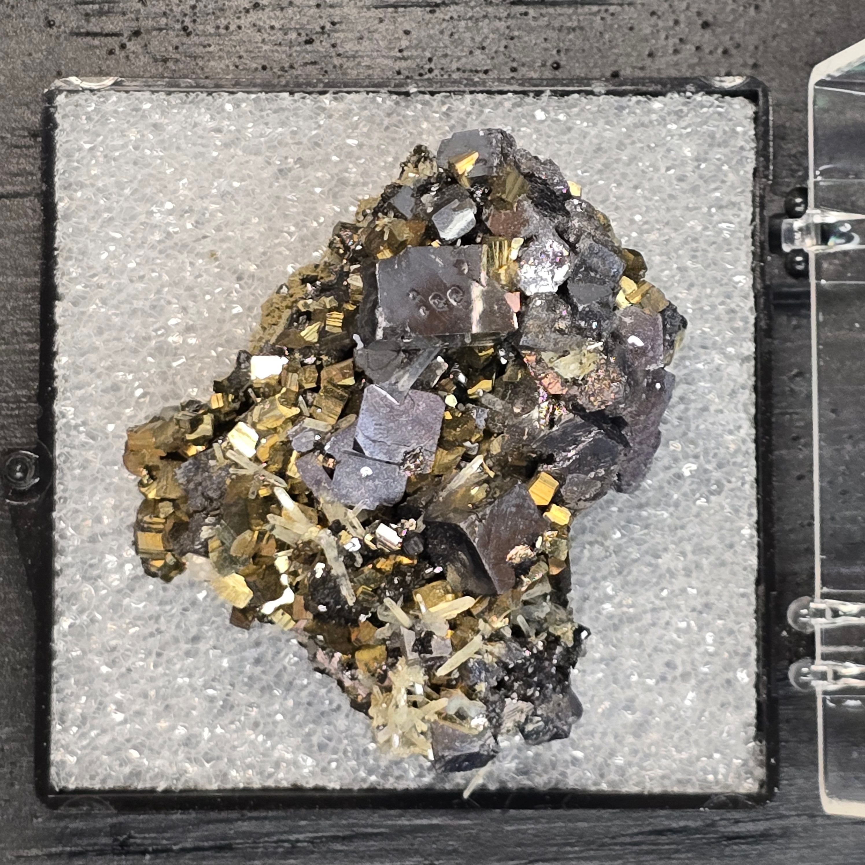 Minerals | Galena, Pyrite, and Quartz.