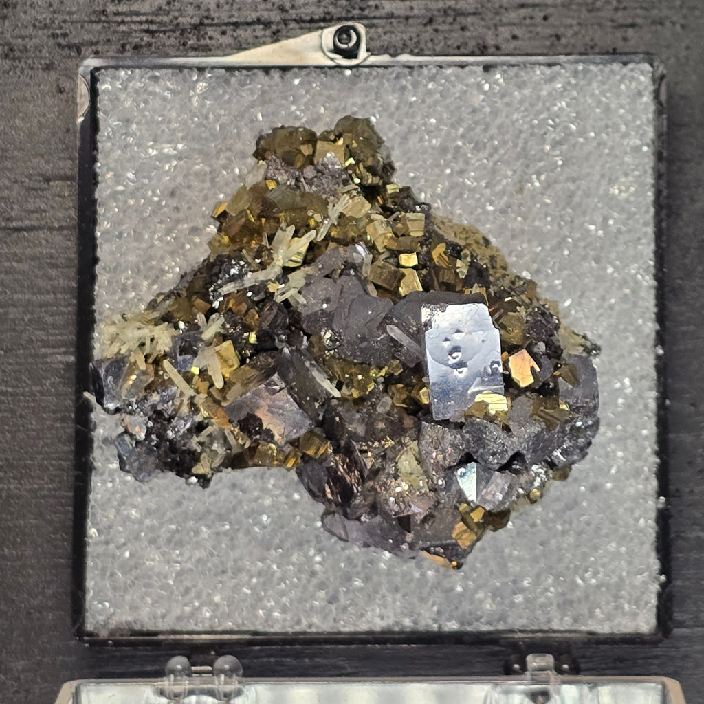 Minerals | Galena, Pyrite, and Quartz.