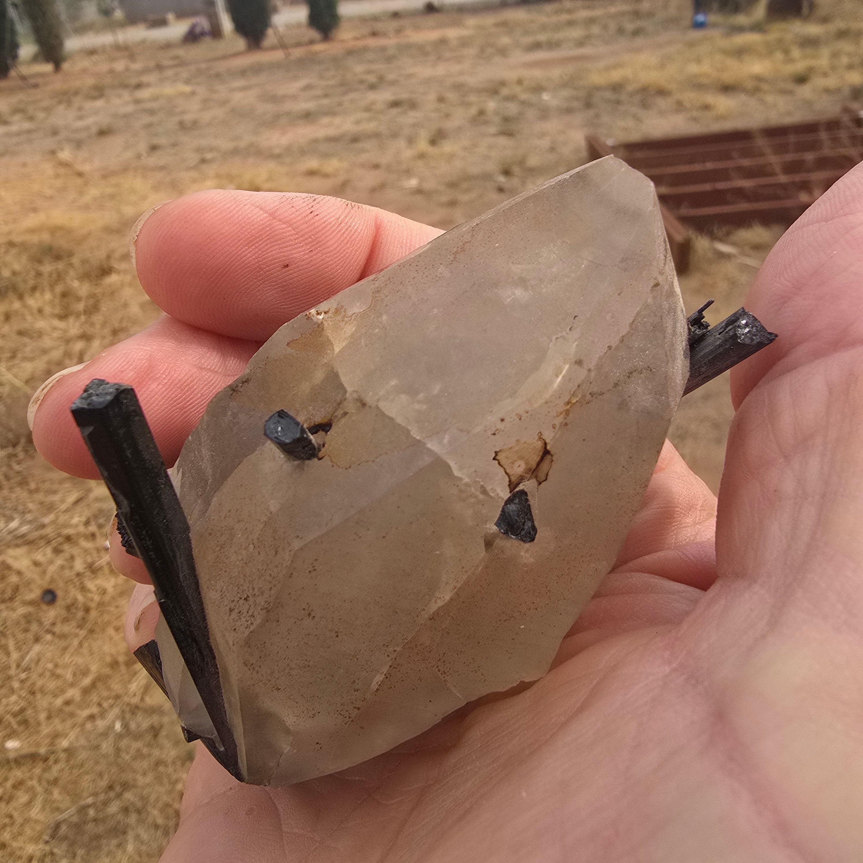Minerals | Quartz w Tourmaline